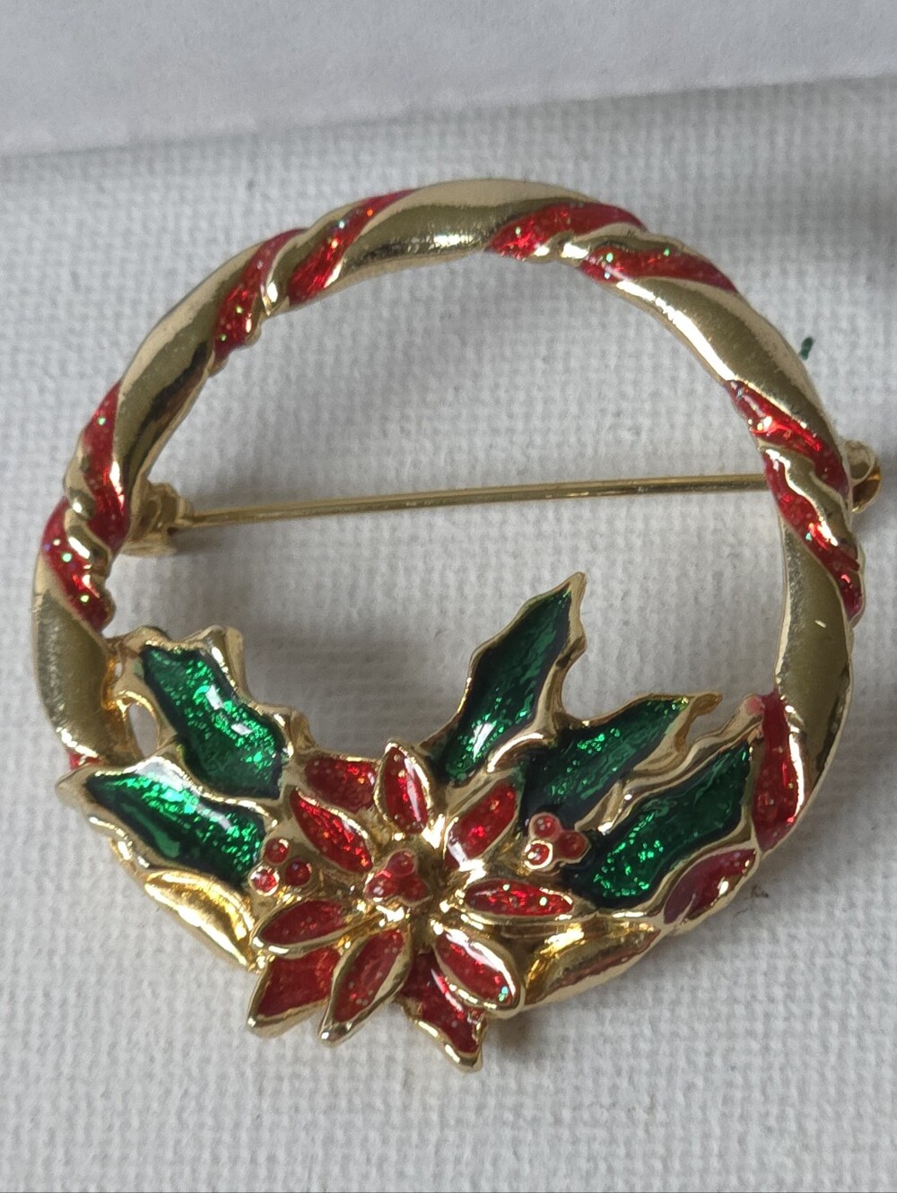 Vintage Christmas Wreath Brooch Pin Red Green Enamel Poinsettia Holly Gold Tone